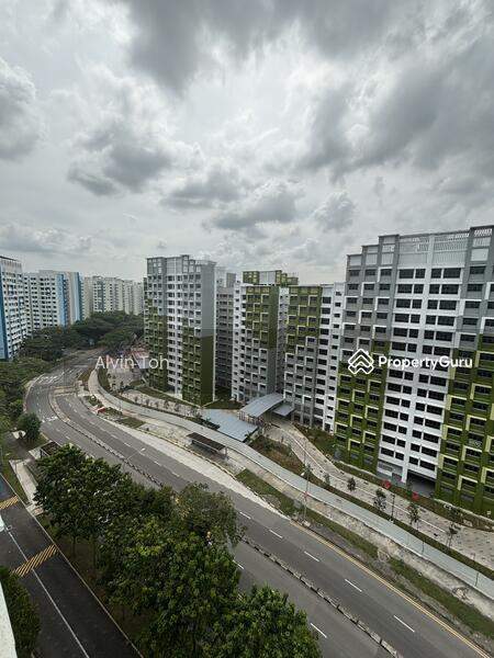 Prop-GPT: HDB Flat: D27 Yishun 334C Yishun Riverwalk