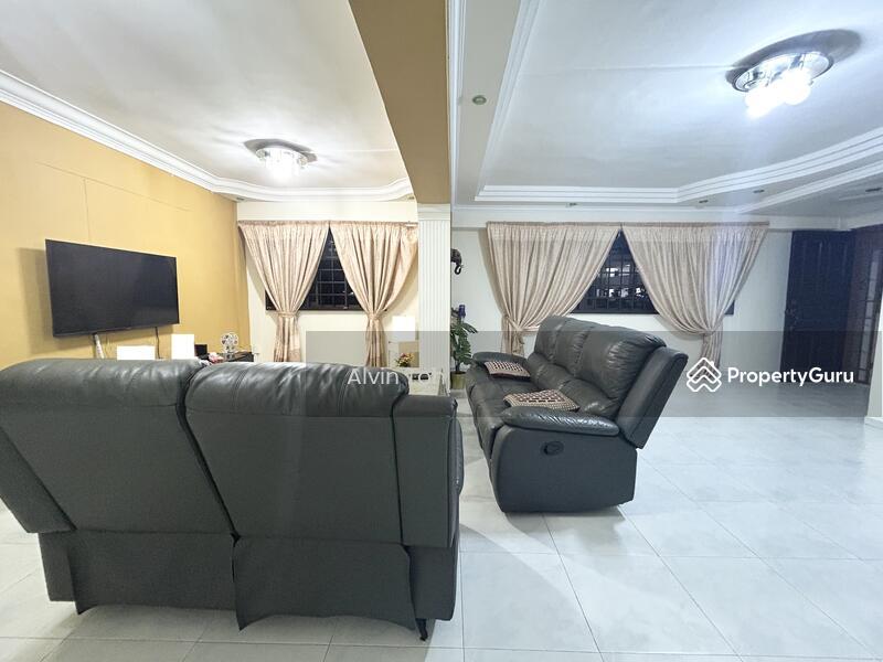 Prop-GPT: HDB Flat: D27 Sembawang 330 Sembawang Close