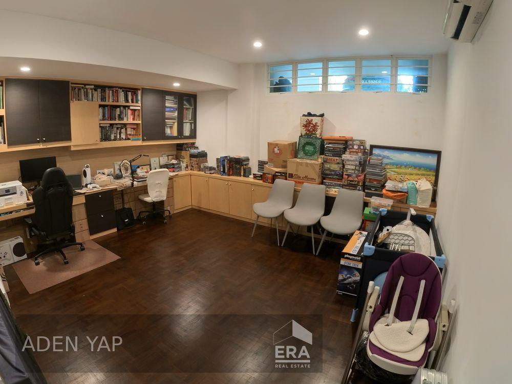 Beautifully Renovated Terrace With Unblock Greenery View