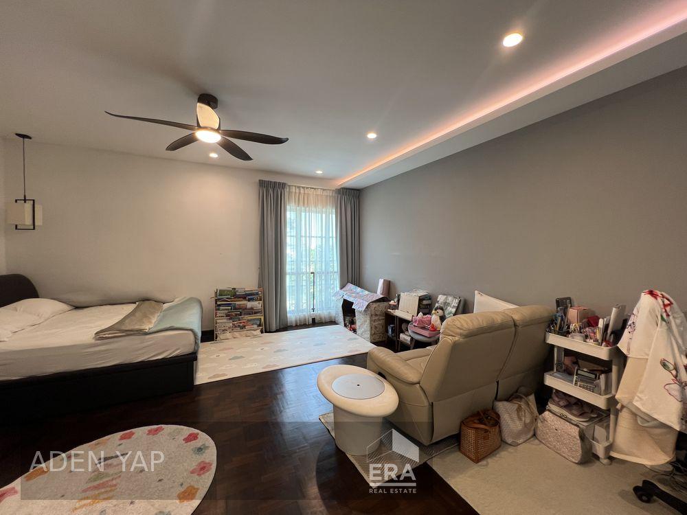 Beautifully Renovated Terrace With Unblock Greenery View