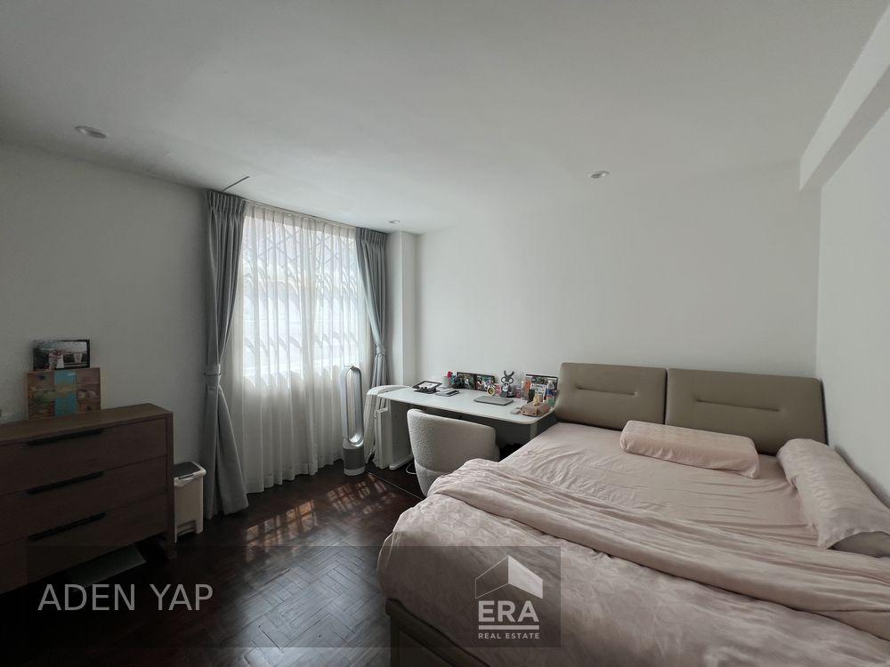 Beautifully Renovated Terrace With Unblock Greenery View