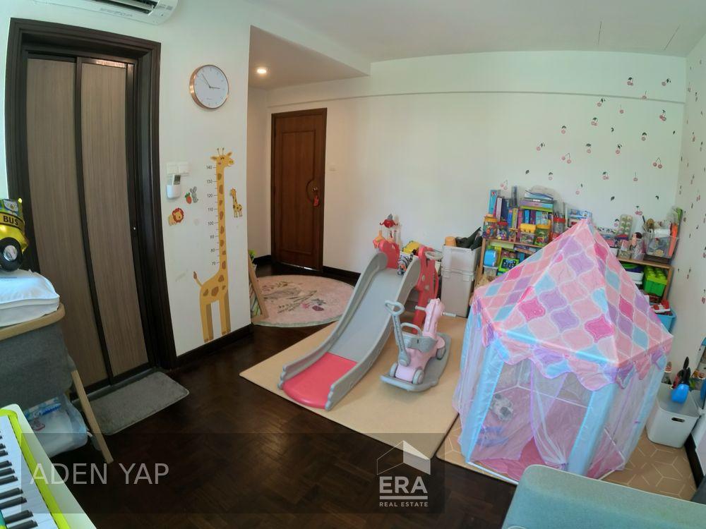 Beautifully Renovated Terrace With Unblock Greenery View