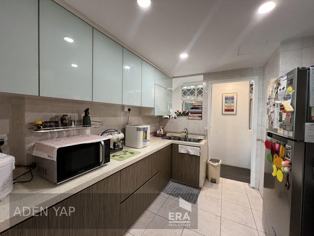 Beautifully Renovated Terrace With Unblock Greenery View