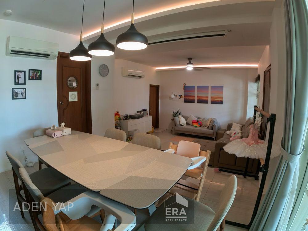 Beautifully Renovated Terrace With Unblock Greenery View