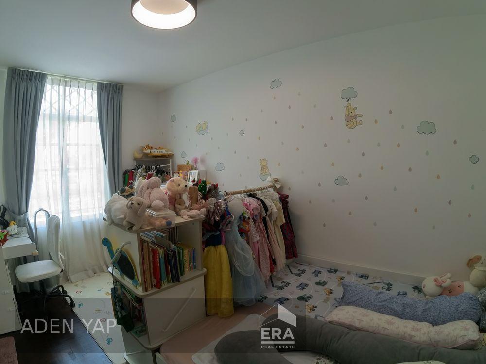 Beautifully Renovated Terrace With Unblock Greenery View