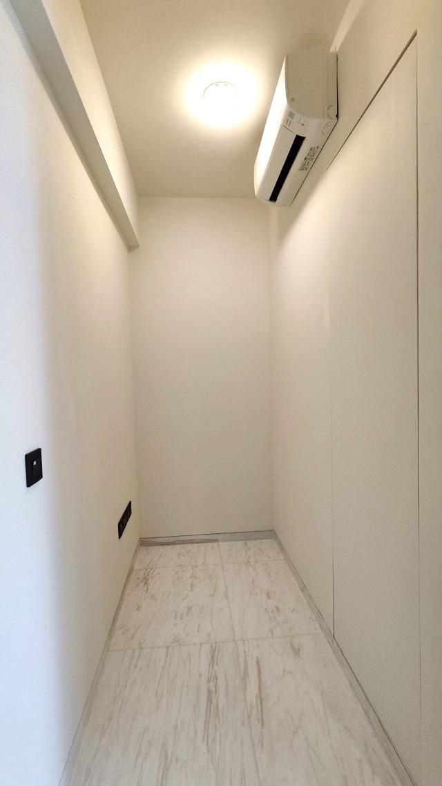 Coastline Residences Condominium For Sale, $1,999,999, 2 Bed 2 Bath 710 sqft $2,817.00 psf