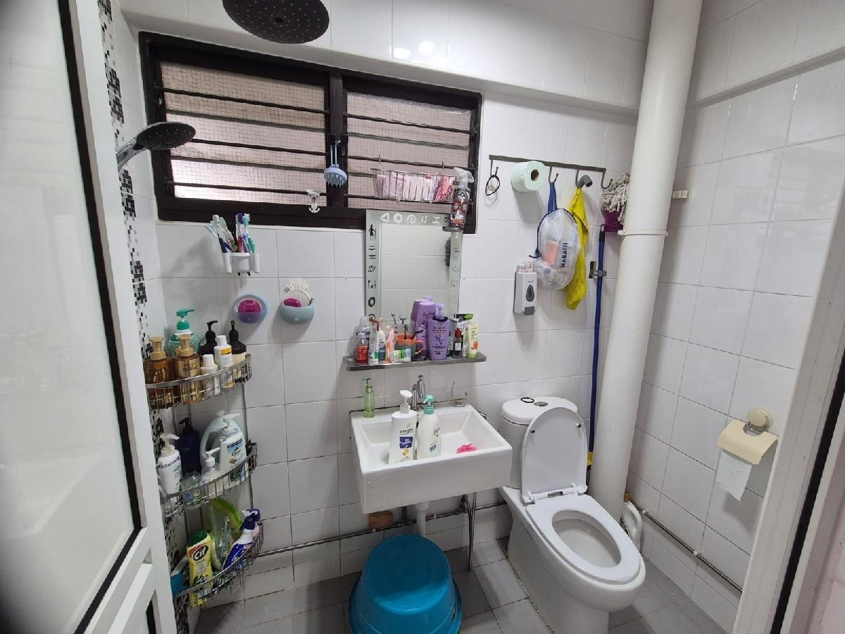 52 Teban Gardens Road HDB Apartment For Sale, $475,000, 3 Bed 2 Bath 904 sqft $525.00 psf