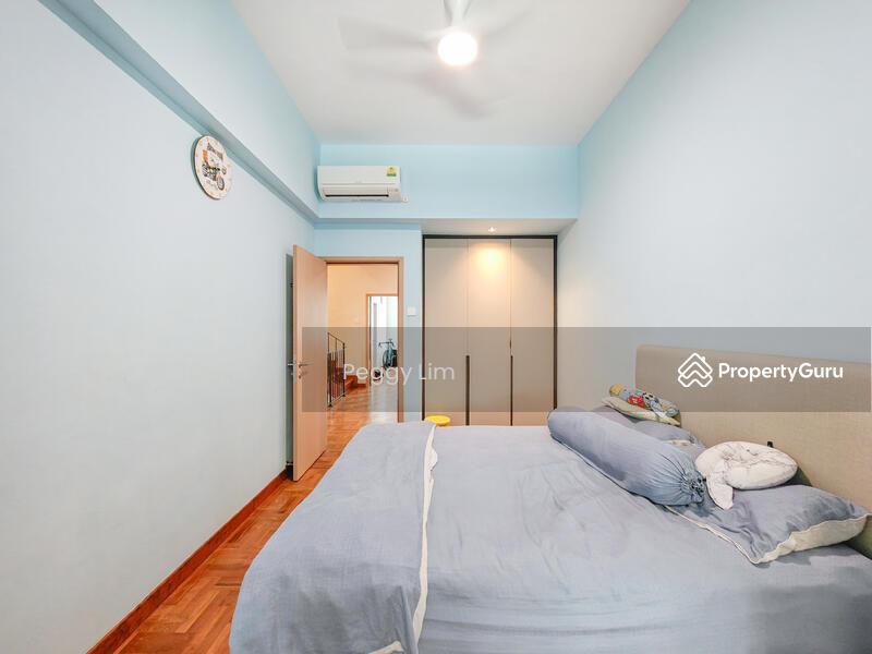 Renovated 3-Storey Terrace At Kew Crescent