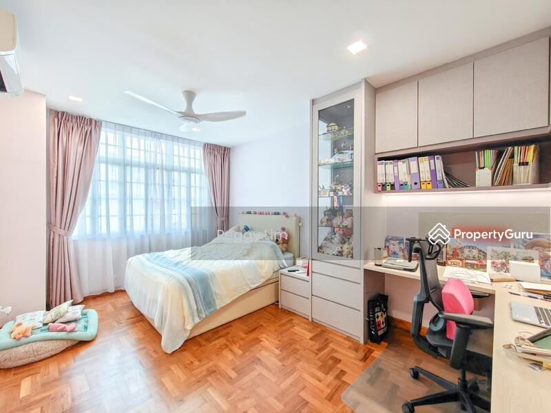 Renovated 3-Storey Terrace At Kew Crescent