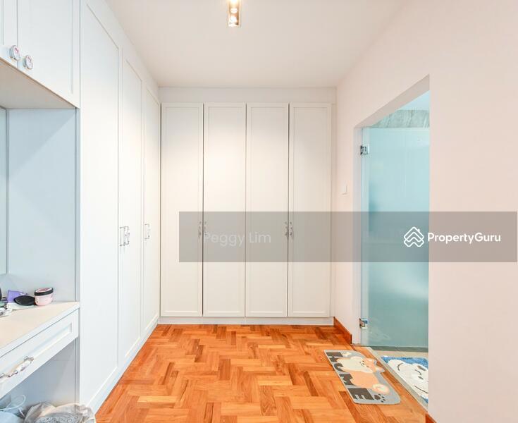 Renovated 3-Storey Terrace At Kew Crescent