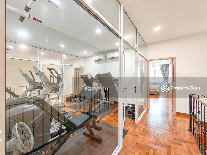 Renovated 3-Storey Terrace At Kew Crescent