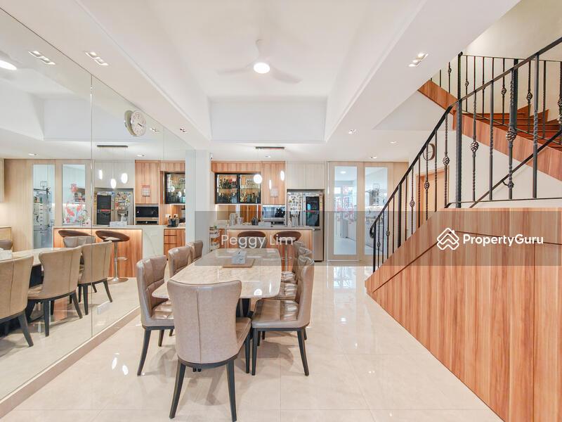 Renovated 3-Storey Terrace At Kew Crescent