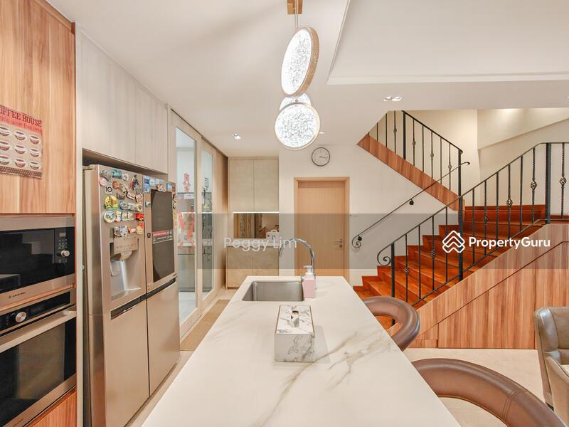 Renovated 3-Storey Terrace At Kew Crescent