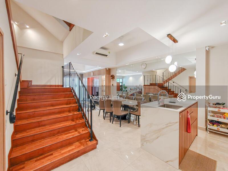 Renovated 3-Storey Terrace At Kew Crescent