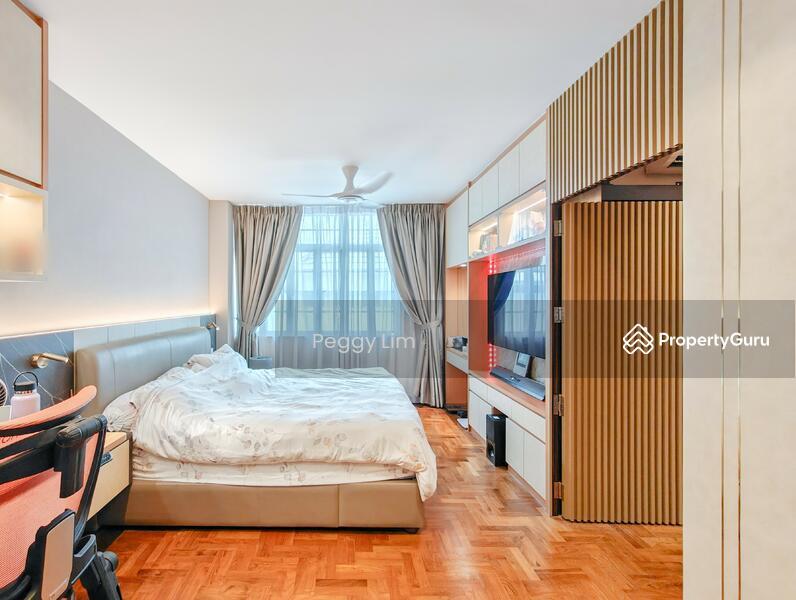 Renovated 3-Storey Terrace At Kew Crescent