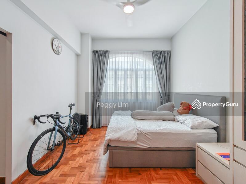 Renovated 3-Storey Terrace At Kew Crescent