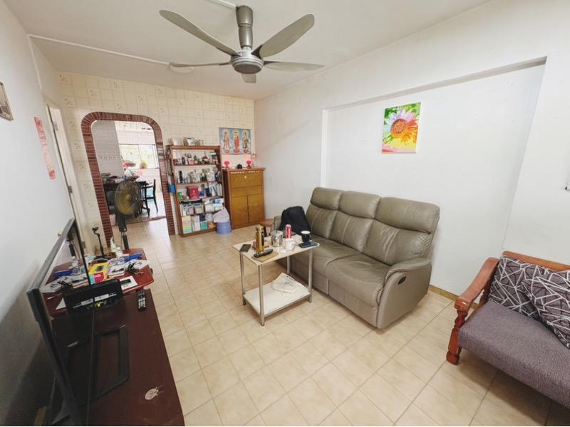 Prop-GPT: HDB Apartment: D27 Yishun 117 Yishun Ring Road