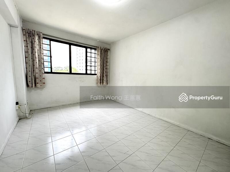 Prop-GPT: HDB Flat: D15 Marine Parade 61 Marine Drive