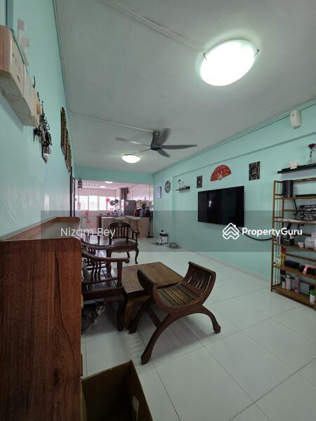 Prop-GPT: HDB Flat: D27 Yishun 124 Yishun Street 11