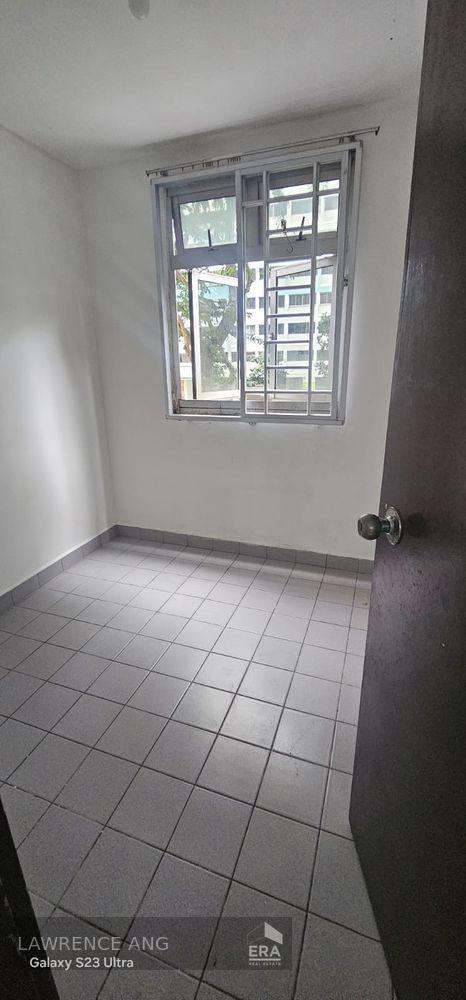 Marine Drive Low Floor Mrt at Doorstep Superb Convenience. Original