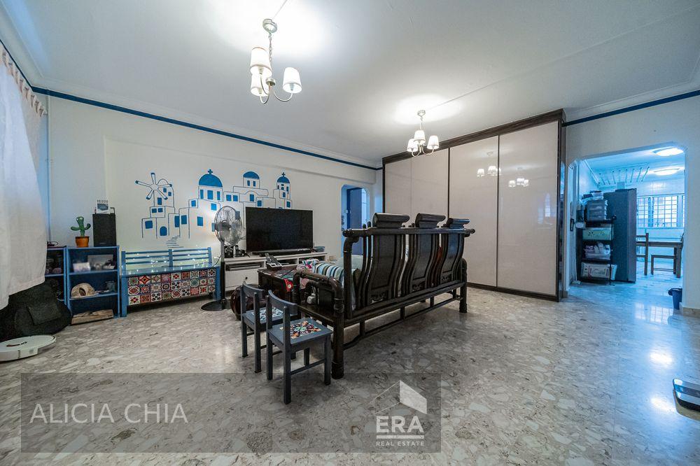 Prop-GPT: HDB - 3 room: D03 Tiong Bahru Jalan Bukit Merah, Tiong Bahru, Singapore, D03, 160109: Sgd 748,000