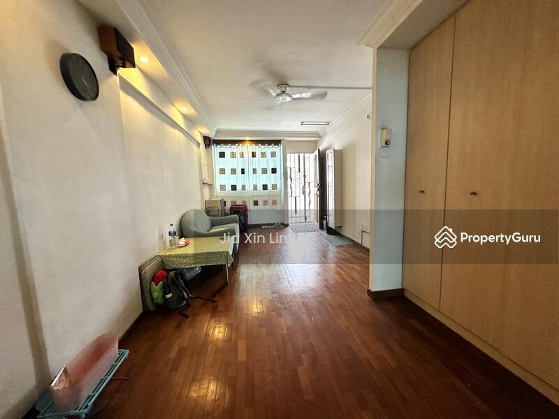 Prop-GPT: HDB Flat: D19 Serangoon 237 Serangoon Avenue 3