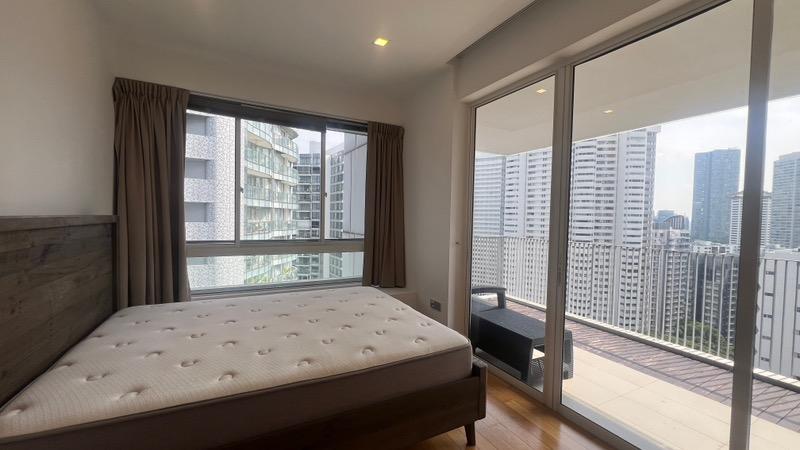 The Peak @ Cairnhill II Condominium For Sale, $3,332,641, 2 Bed 2 Bath 904 sqft $3,687.00 psf