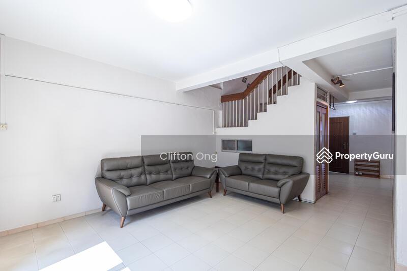 Prop-GPT: HDB Flat: D19 Hougang 238 Hougang Avenue 1