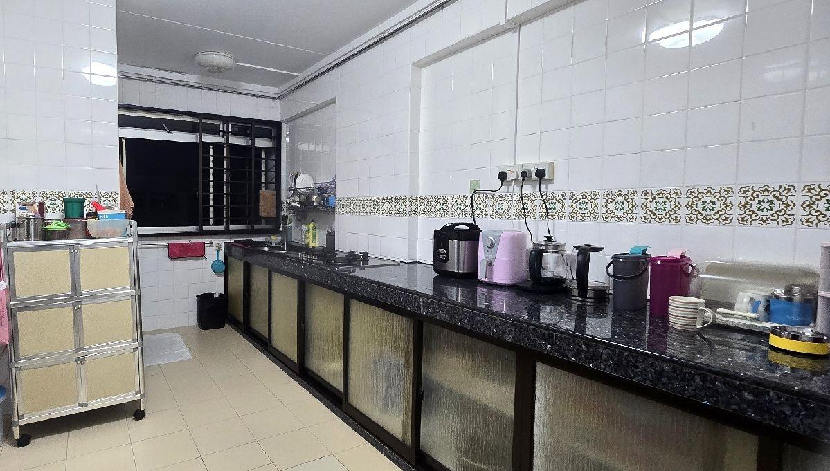 Prop-GPT: HDB Apartment: D27 Yishun 411 Yishun Ring Road