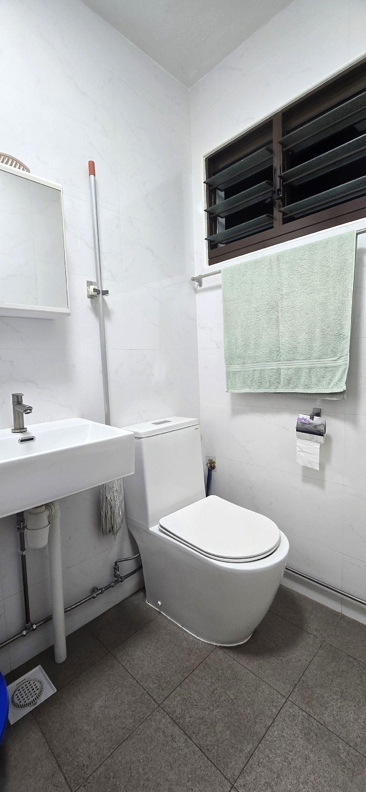 411 Yishun Ring Road HDB Apartment For Sale, $590,000, 3 Bed 2 Bath 1,119 sqft $527.00 psf