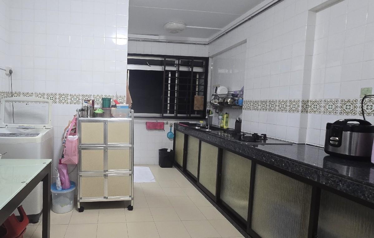 411 Yishun Ring Road HDB Apartment For Sale, $590,000, 3 Bed 2 Bath 1,119 sqft $527.00 psf