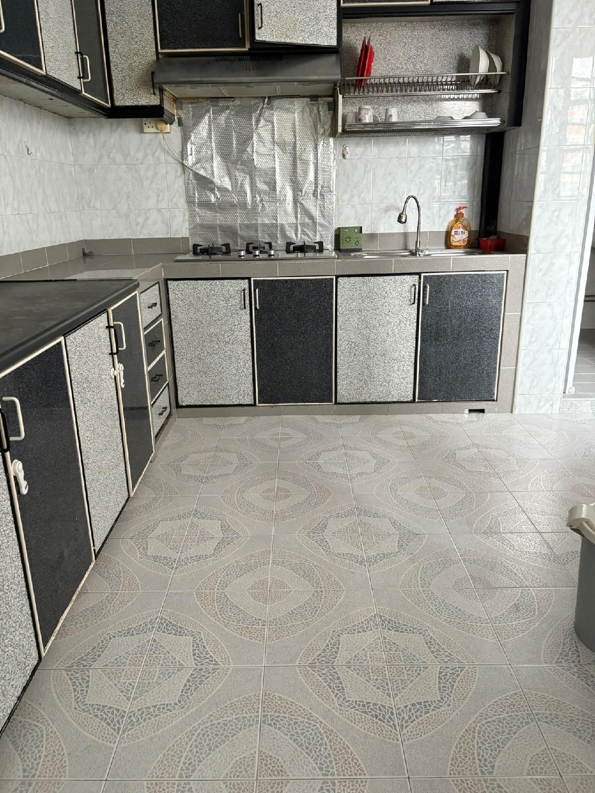 606 Yishun Street 61 HDB Apartment For Sale, $899,999, 4 Bed 2 Bath 1,485 sqft $606.00 psf