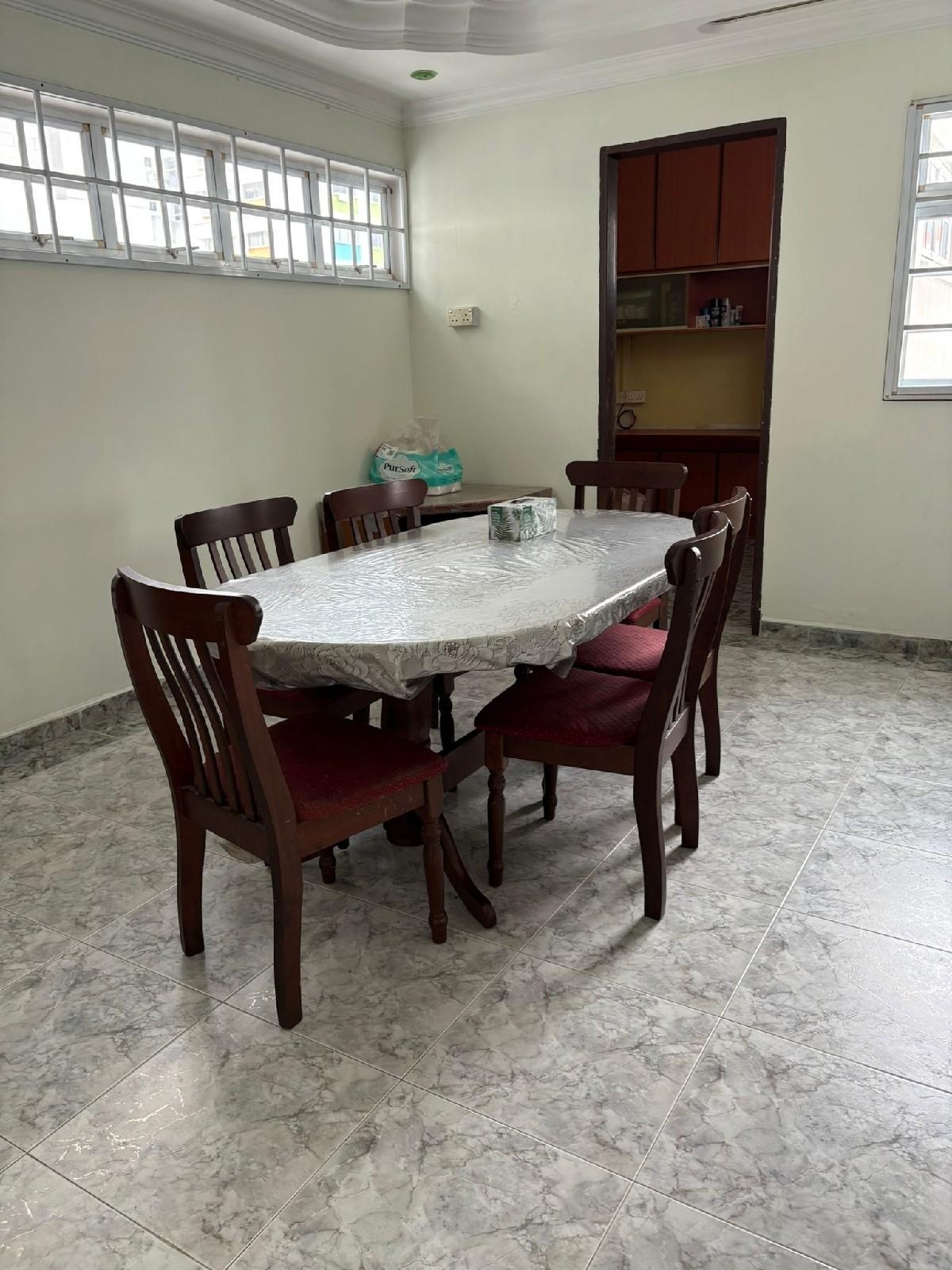 606 Yishun Street 61 HDB Apartment For Sale, $899,999, 4 Bed 2 Bath 1,485 sqft $606.00 psf