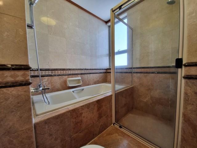 The Bayshore Condominium For Sale, $2,400,0001,432 sqft $1,676.00 psf