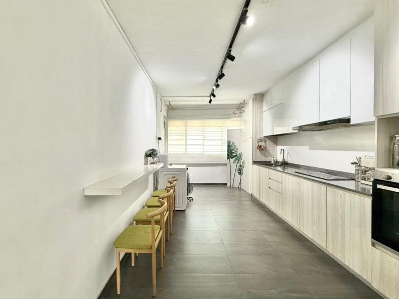 Prop-GPT: HDB Apartment: D19 Serangoon 215 Serangoon Avenue 4