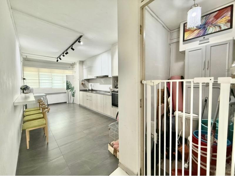 215 Serangoon Avenue 4 HDB Apartment For Sale, $599,999, 3 Bed 2 Bath 96 sqft $6,250.00 psf