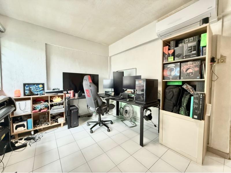 215 Serangoon Avenue 4 HDB Apartment For Sale, $599,999, 3 Bed 2 Bath 96 sqft $6,250.00 psf