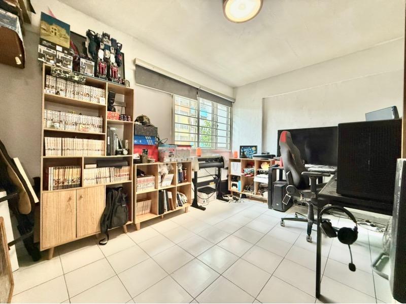 215 Serangoon Avenue 4 HDB Apartment For Sale, $599,999, 3 Bed 2 Bath 96 sqft $6,250.00 psf