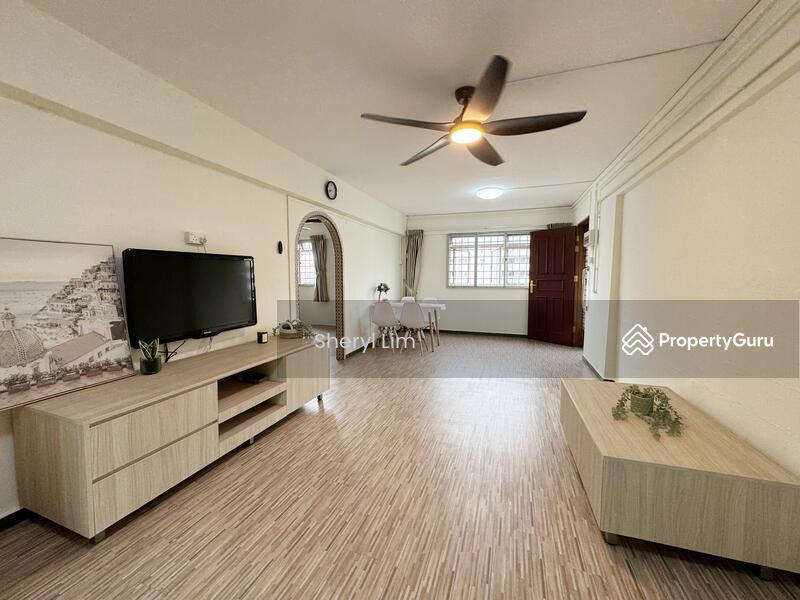 Prop-GPT: HDB Flat: D05 Clementi 335 Clementi Avenue 2