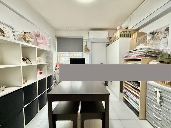 215 Serangoon Avenue 4 HDB Apartment For Sale, $599,999, 3 Bed 2 Bath 990 sqft $606.00 psf