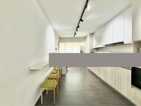 Prop-GPT: HDB Apartment: D19 Serangoon 215 Serangoon Avenue 4