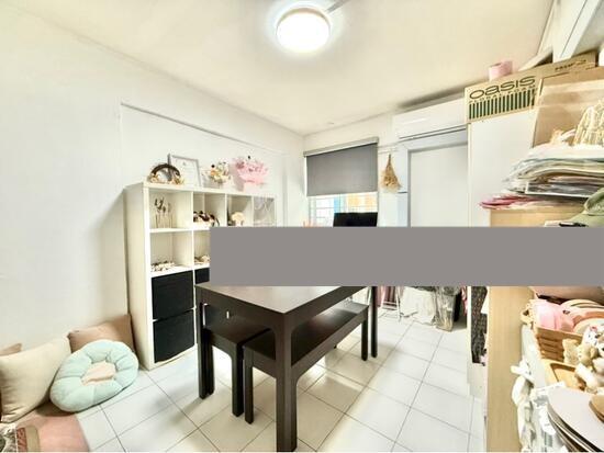 215 Serangoon Avenue 4 HDB Apartment For Sale, $599,999, 3 Bed 2 Bath 96 sqft $6,250.00 psf