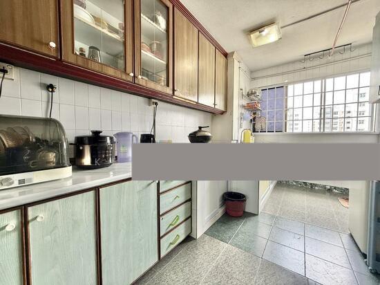 427 Yishun Avenue 11 HDB Apartment For Sale, $540,000, 3 Bed 2 Bath 1,119 sqft $483.00 psf