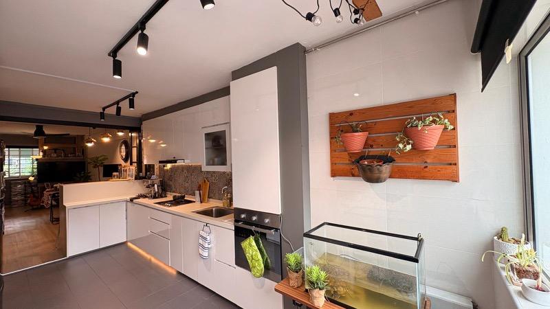 124 Serangoon North Avenue 1 HDB Apartment For Sale, $560,000, 2 Bed 2 Bath 721 sqft $777.00 psf