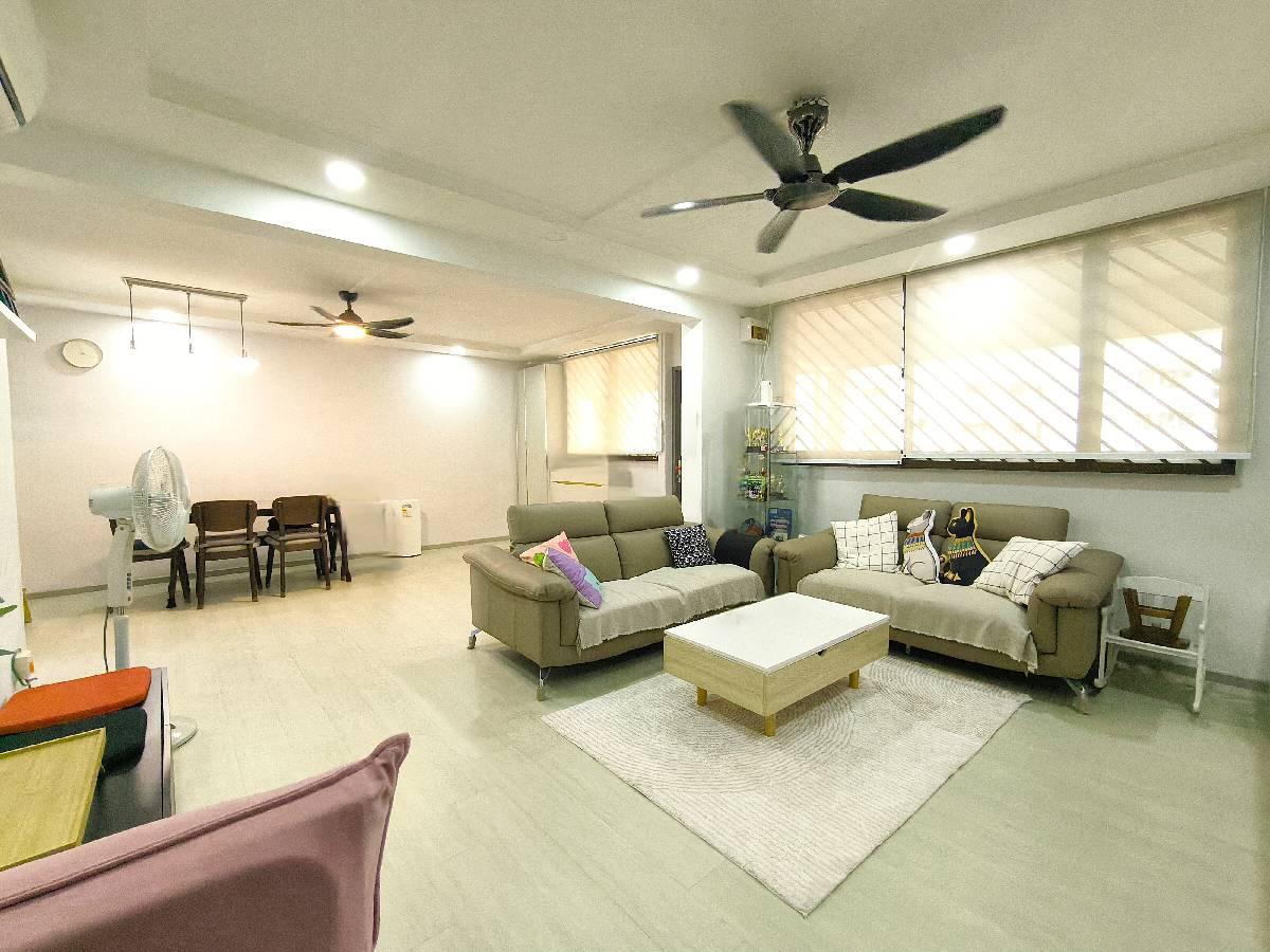 Prop-GPT: HDB Apartment: D27 Yishun 880 Yishun Street 81