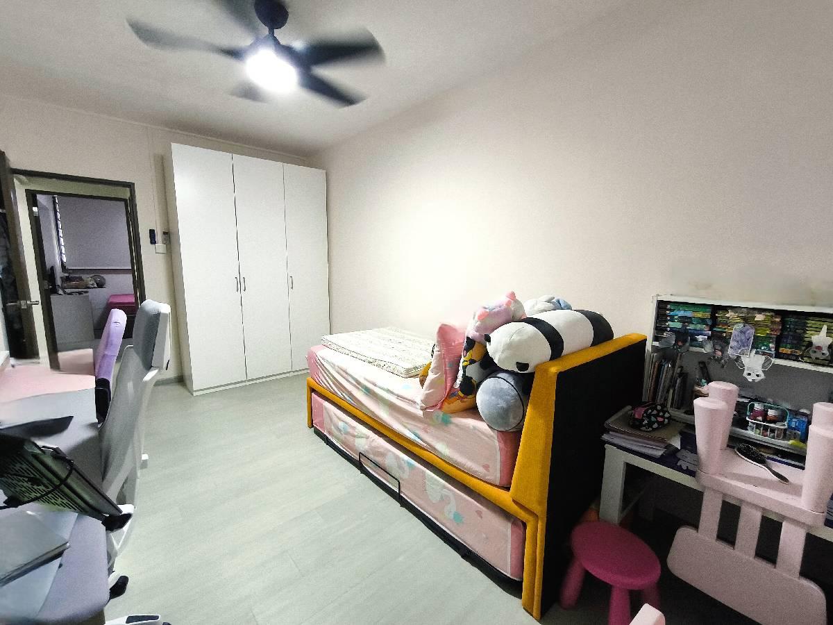 880 Yishun Street 81 HDB Apartment For Sale, $638,888, 3 Bed 2 Bath 1,119 sqft $571.00 psf