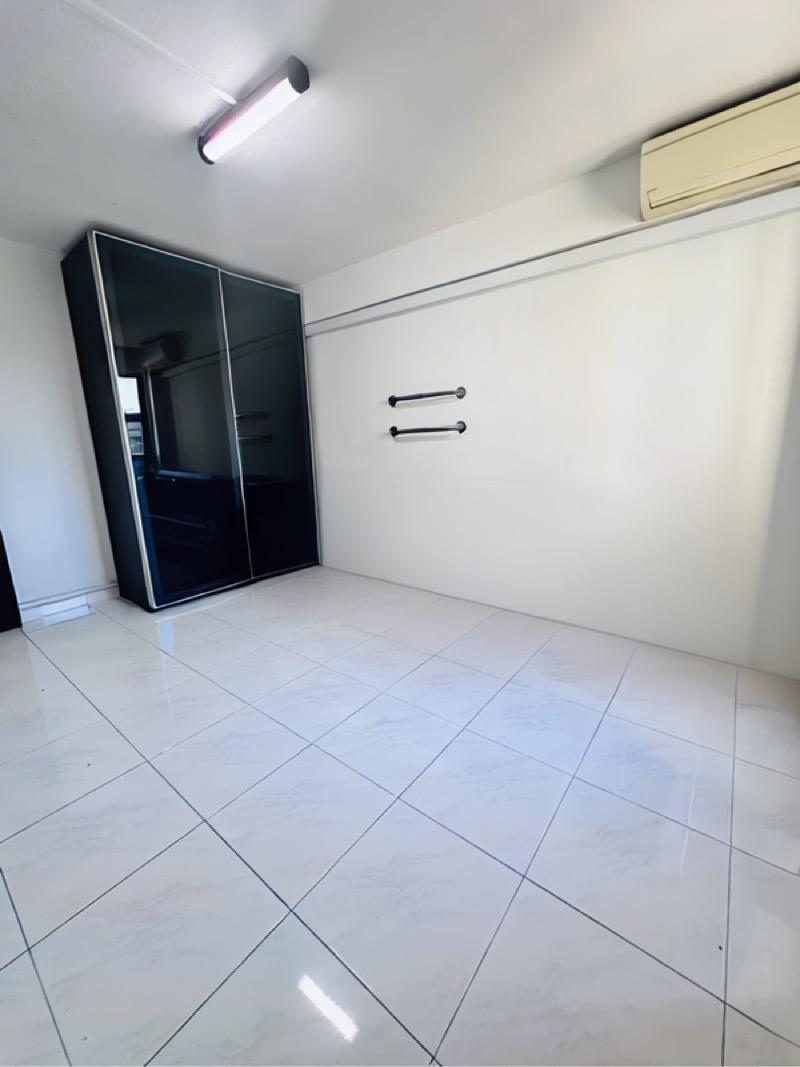 82 Commonwealth Close HDB Apartment For Sale, $362,000, 2 Bed 2 Bath 645 sqft $561.00 psf