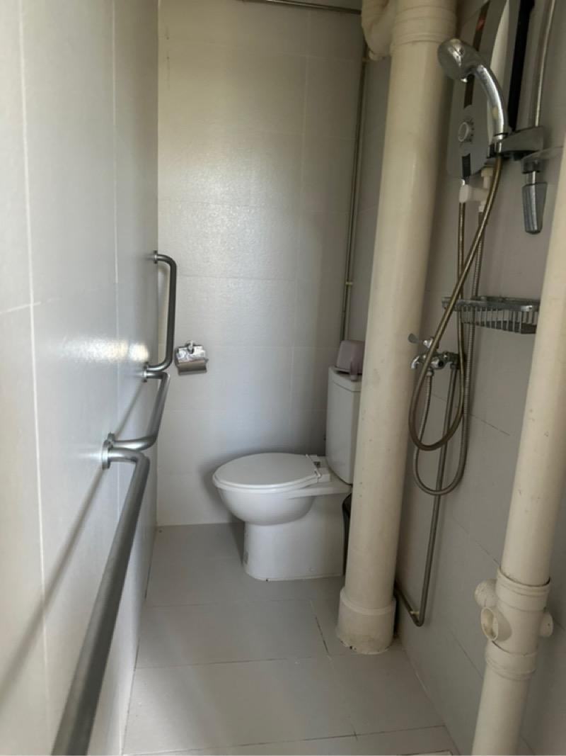 82 Commonwealth Close HDB Apartment For Sale, $362,000, 2 Bed 2 Bath 645 sqft $561.00 psf