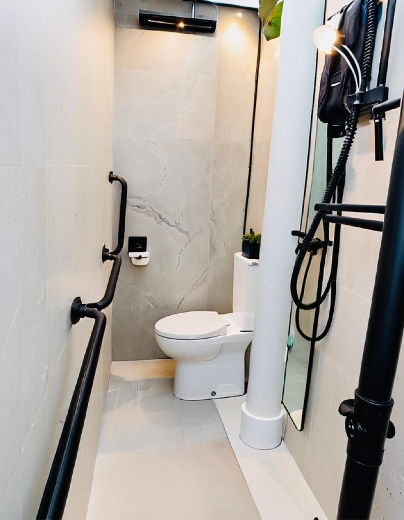 82 Commonwealth Close HDB Apartment For Sale, $362,000, 2 Bed 2 Bath 645 sqft $561.00 psf