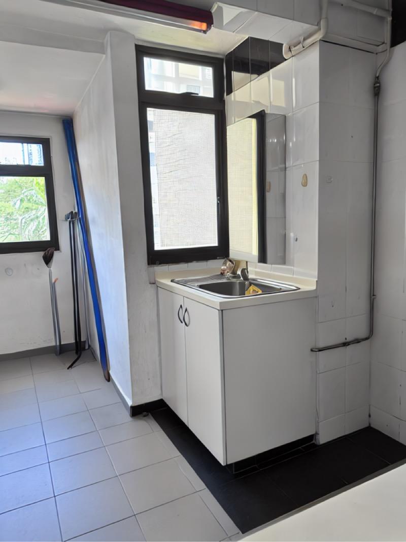 82 Commonwealth Close HDB Apartment For Sale, $362,000, 2 Bed 2 Bath 645 sqft $561.00 psf